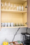 Stylish New Home Bright Modern Fully Stocked