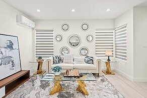 Stylish New Home Bright Modern Fully Stocked
