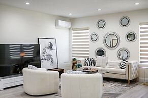 Stylish New Home Bright Modern Fully Stocked