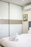 Stylish New Home Bright Modern Fully Stocked