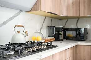 Stylish New Home Bright Modern Fully Stocked
