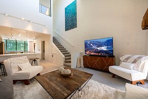 Park Avenue 299-1790 2 Bedroom Condo