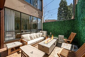 Park Avenue 299-1790 2 Bedroom Condo