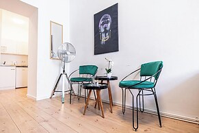 8 Studios with Terrace in Margareten