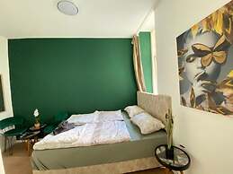 8 Studios with Terrace in Margareten