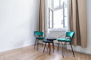 8 Studios with Terrace in Margareten