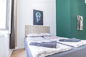 8 Studios with Terrace in Margareten