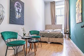 8 Studios with Terrace in Margareten