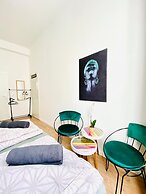 8 Studios with Terrace in Margareten