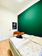 8 Studios with Terrace in Margareten