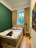 8 Studios with Terrace in Margareten