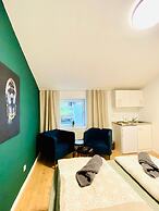 8 Studios with Terrace in Margareten