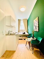 8 Studios with Terrace in Margareten