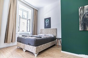 8 Studios with Terrace in Margareten