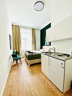 8 Studios with Terrace in Margareten