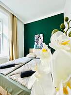 8 Studios with Terrace in Margareten