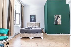 8 Studios with Terrace in Margareten