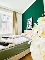 8 Studios with Terrace in Margareten