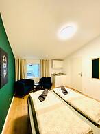 8 Studios with Terrace in Margareten