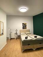 8 Studios with Terrace in Margareten