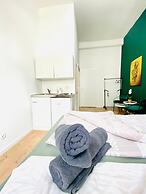 8 Studios with Terrace in Margareten