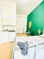 8 Studios with Terrace in Margareten