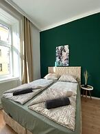 8 Studios with Terrace in Margareten