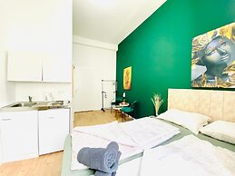 8 Studios with Terrace in Margareten