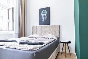 8 Studios with Terrace in Margareten