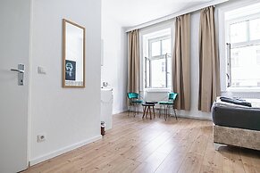 8 Studios with Terrace in Margareten