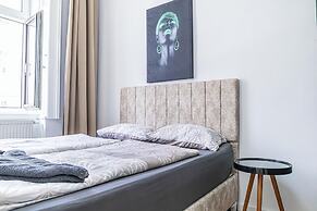 8 Studios with Terrace in Margareten