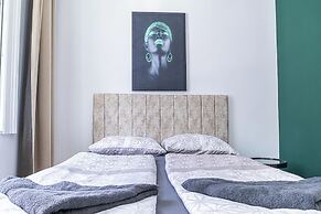 8 Studios with Terrace in Margareten