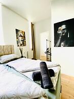 8 Studios with Terrace in Margareten