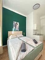 8 Studios with Terrace in Margareten