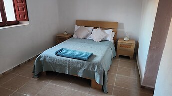 Casitas-7guests-pool-patio-bbq-parking-fireplace