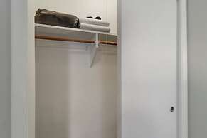 Modern & Comfortable 1BR Apt