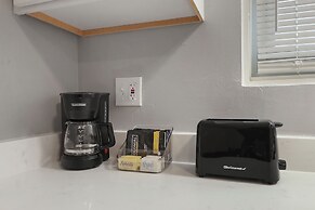 Modern & Comfortable 1BR Apt