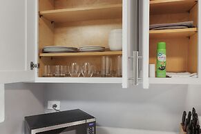 Modern & Comfortable 1BR Apt