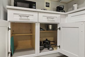 Lovely & Furnished 2BR Apt