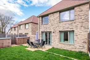 Stylish 4-br House With 3 Ensuite Free Parking