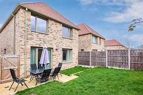 Stylish 4-br House With 3 Ensuite Free Parking