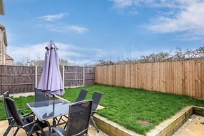 Stylish 4-br House With 3 Ensuite Free Parking