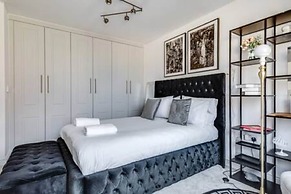 Stylish 4-br House With 3 Ensuite Free Parking