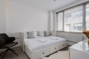 Stylish 4-br House With 3 Ensuite Free Parking