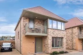 Stylish 4-br House With 3 Ensuite Free Parking