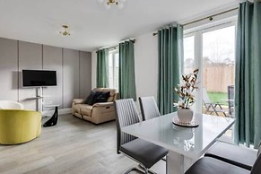 Stylish 4-br House With 3 Ensuite Free Parking