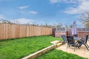 Stylish 4-br House With 3 Ensuite Free Parking