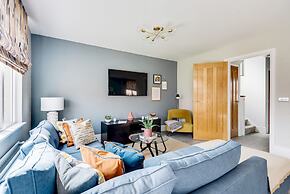 Stylish 4-br House - Free Parking Nice Garden