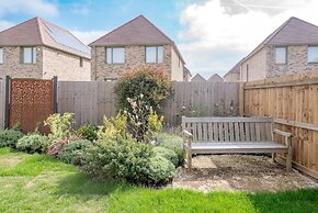 Stylish 4-br House - Free Parking Nice Garden