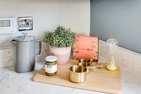 Stylish 4-br House - Free Parking Nice Garden